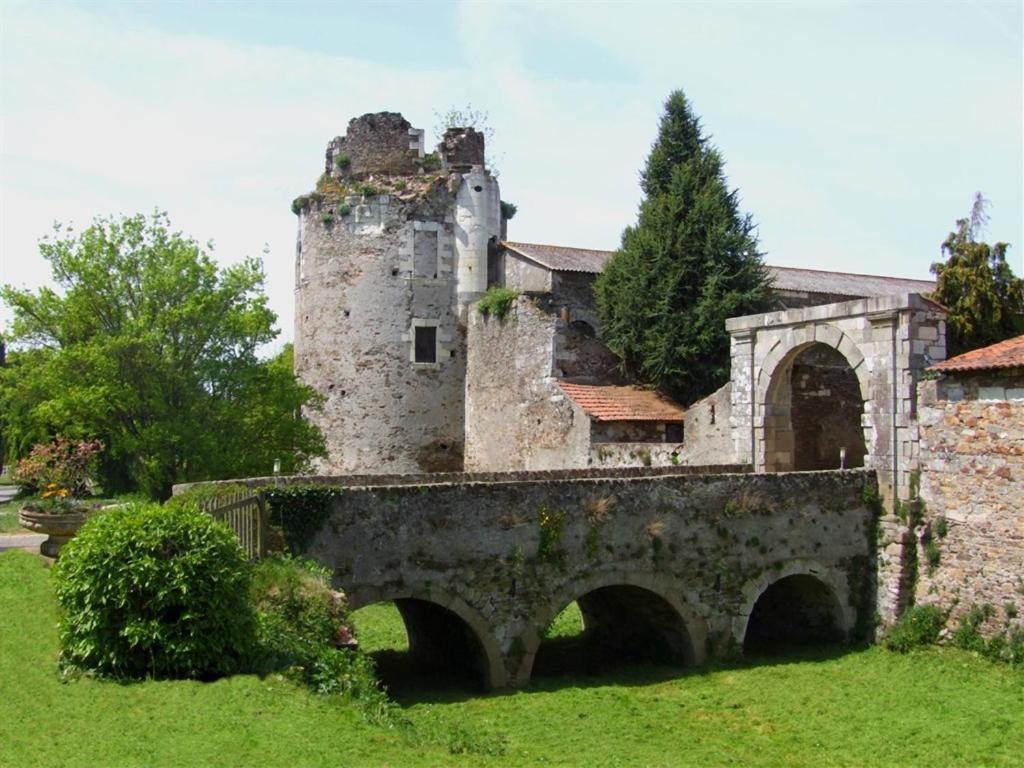 Chateau De La Galissonniere Bed & Breakfast Le Pallet Exterior photo